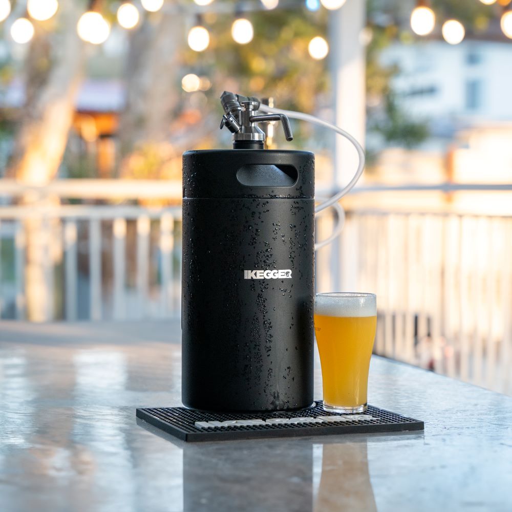 A pop-up bar that fits in your fridge